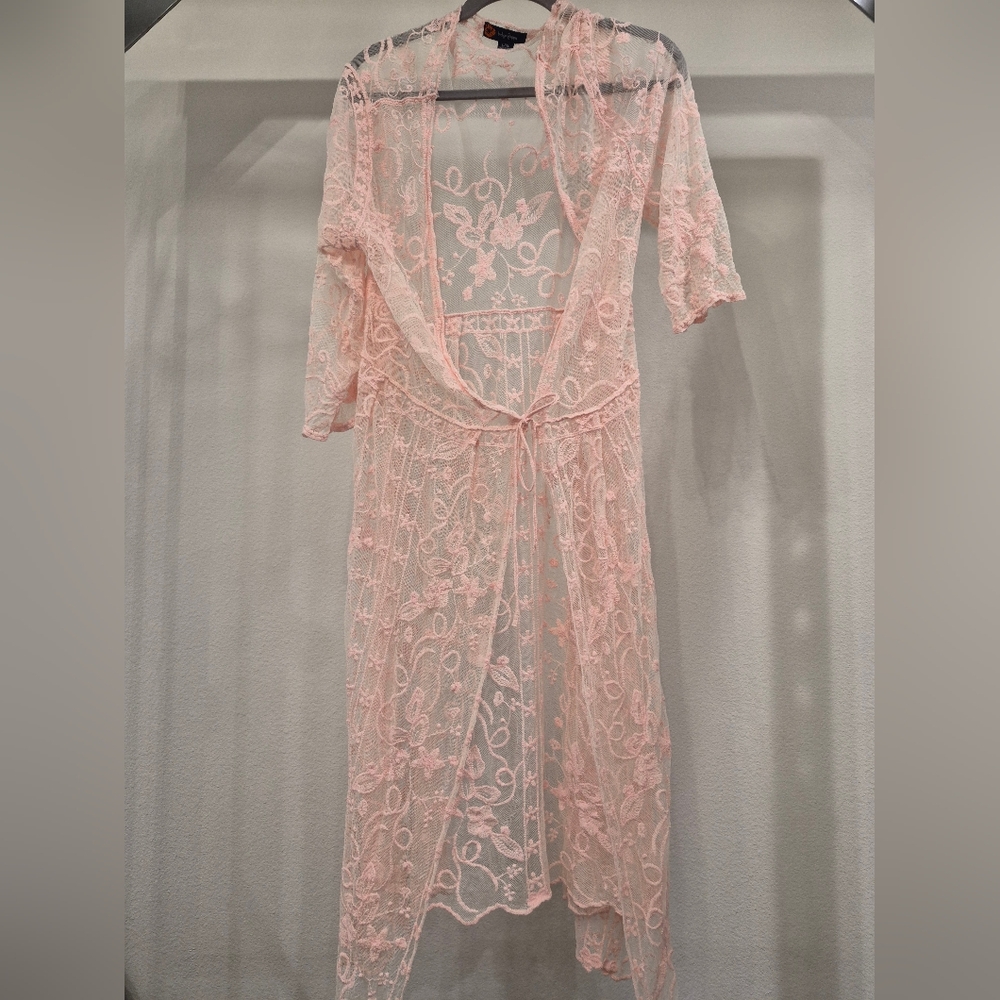 Delicate Floral Lace Robe in Soft Pink